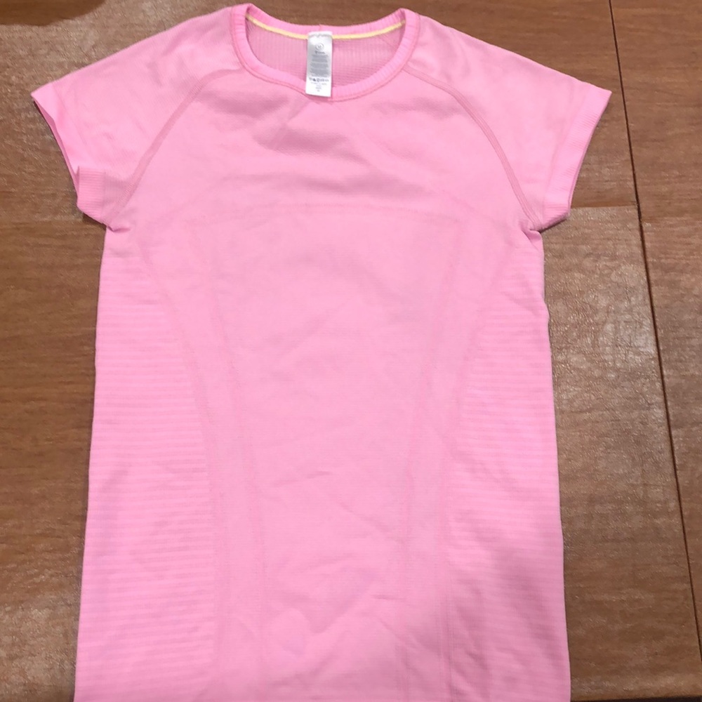Like new, pink short sleeve Ivivva top